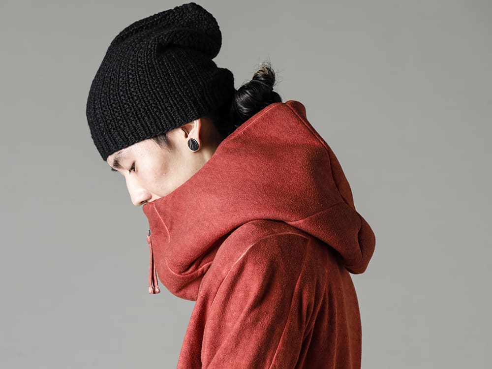 D.HYGEN(ディーハイゲン) 23SS(春夏) デザイナーのライフワークからインスピレーションを得た新色  - ST101-0123S-Brick 無撚糸裏毛フーデッドジャケット ブリック CSC-DSD3-Charcoal クルーネックロングスリーブ スビンコットンジャージー チャコール M8011-BE-Black キャップ フィールド ブラック 2-004