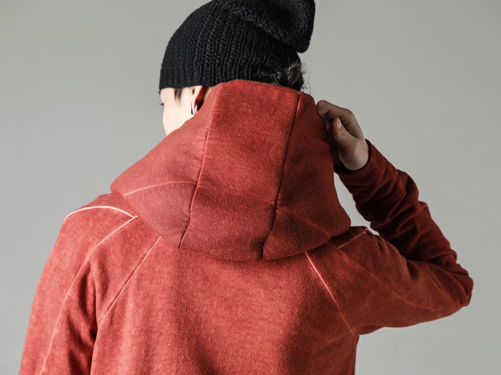 D.HYGEN(ディーハイゲン) 23SS(春夏) デザイナーのライフワークからインスピレーションを得た新色  - ST101-0123S-Brick 無撚糸裏毛フーデッドジャケット ブリック CSC-DSD3-Charcoal クルーネックロングスリーブ スビンコットンジャージー チャコール M8011-BE-Black キャップ フィールド ブラック 2-005