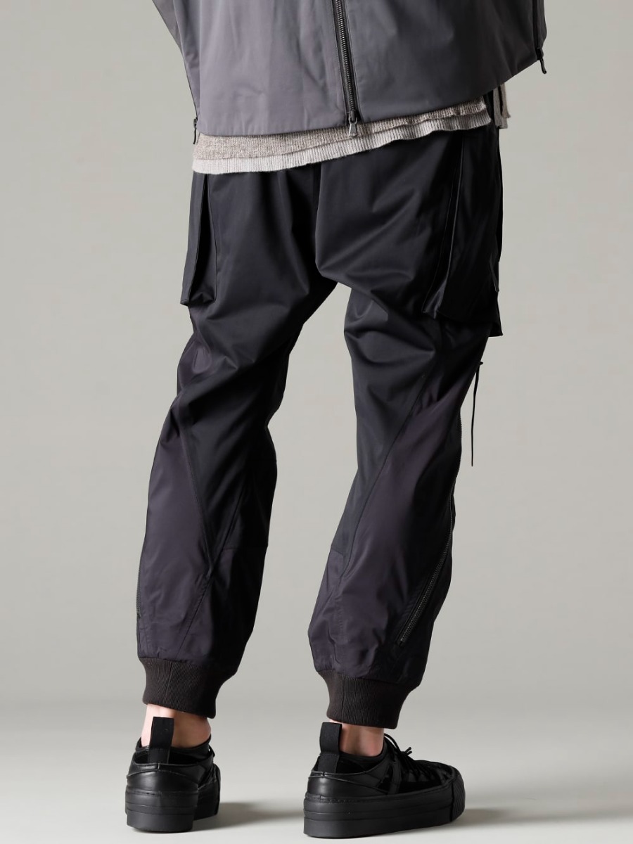 The Viridi-anne 23SS Jogger design tactical pants with a well-designed design - VI-3559-04-Black Water Repellent Tactical Pants Black VI-3555-09-Black Sneakers Black  3-002