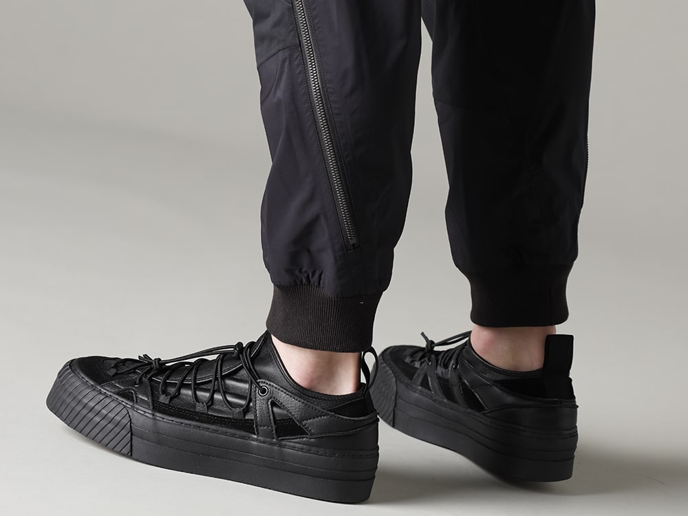 The Viridi-anne 23SS Jogger design tactical pants with a well-designed design - VI-3559-04-Black Water Repellent Tactical Pants Black VI-3555-09-Black Sneakers Black  3-004