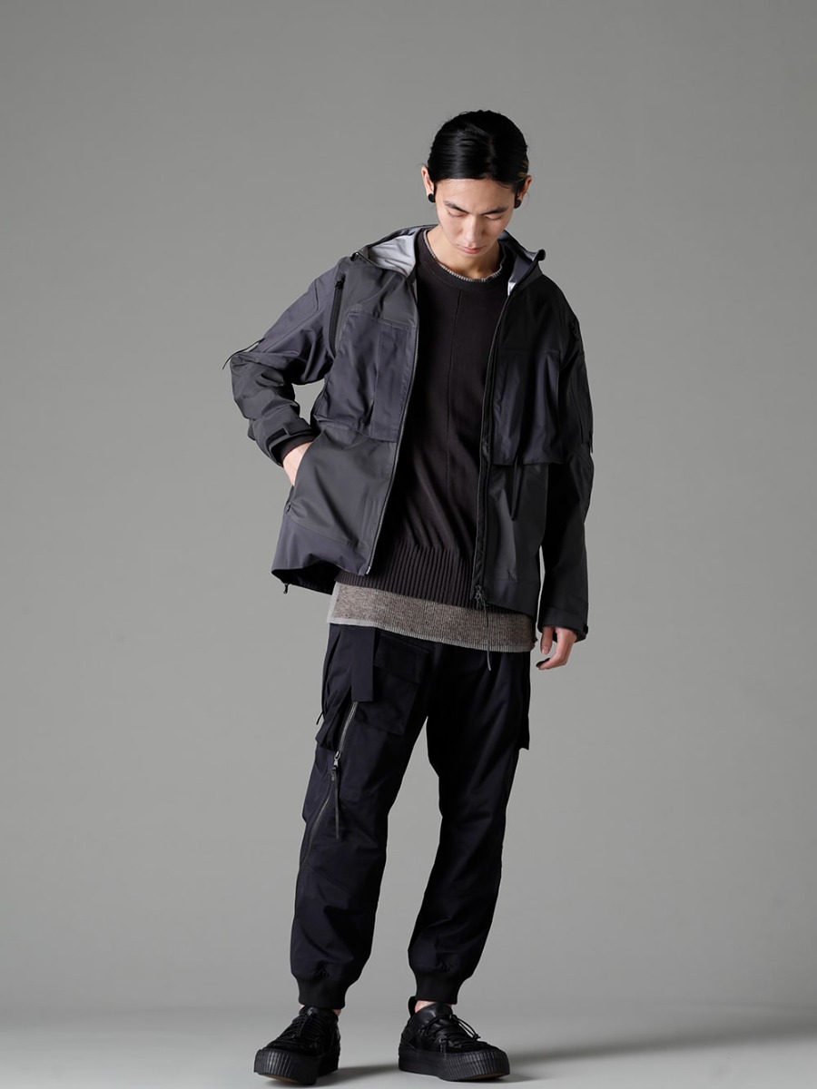 The Viridi-anne 23SS VI-3557-06-Dark-Gray Water Repellent Hooded Jacket Dark Gray VI-3587-07 Layerd Rib Sweater VI-3559-04-Black Water Repellent Tactical Pants Black VI-3555-09-Black Sneakers Black