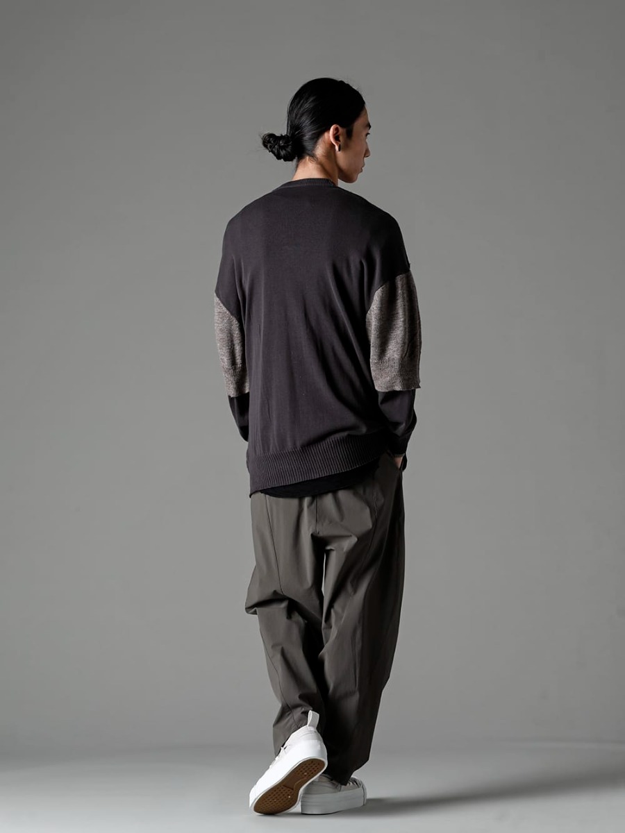 The Viridi-anne - ザ ヴィリジアン 2023SS スタイリング 春らしいリラックス感のある着こなし - VI-3588-07 - ダブル レイヤード フロント カーディガン - VI-3562-04-Dark-Olive - 撥水加工 ストレッチ ワイドパンツ ダーク オリーブ - VI-3555-09-L.Gray - スニーカー L.グレー 1-003