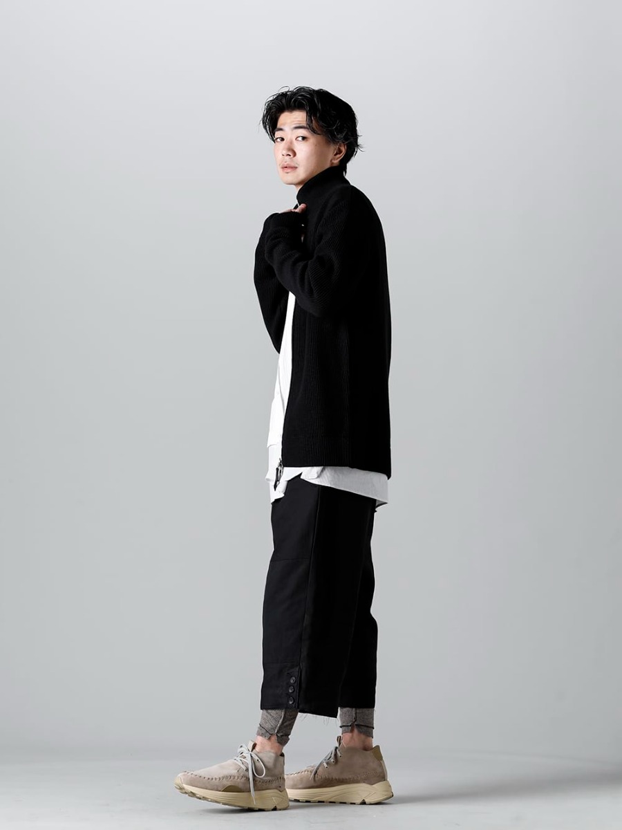 Maison Margiela 23SS Styling Twisted chukka styling that makes the most of the unique suede material - SI1HA0013-Driver's Zip Up Knit Black - VI-3582-02-Stripe Detachable Shirt - VI-3569-04-Fragment Cropped Trousers Black 1-002