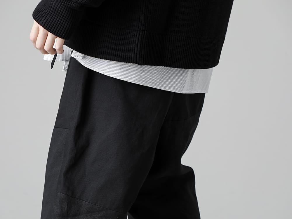 The Viridi-anne 23SS Proposing a unified color scheme for the leg warmers and twisted chukkas. - VI-3569-04-Fragment Cropped Trousers Black - VI-3582-02-Stripe Detachable Shirt - SI1HA0013-Driver's Zip Up Knit Black 3-004