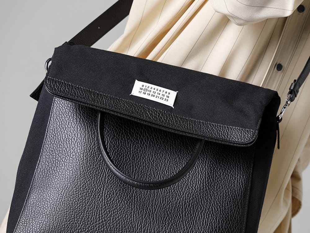 Maison Margiela 2023SS Design point ② Shoulder bag style that allows you to use both hands freely and comfortably when moving around!  - SB1WA0004 - 5AC Daily Vertical - IH-23SS-B021-MTS - Middle Length Shirt Beige Stripe 2-007