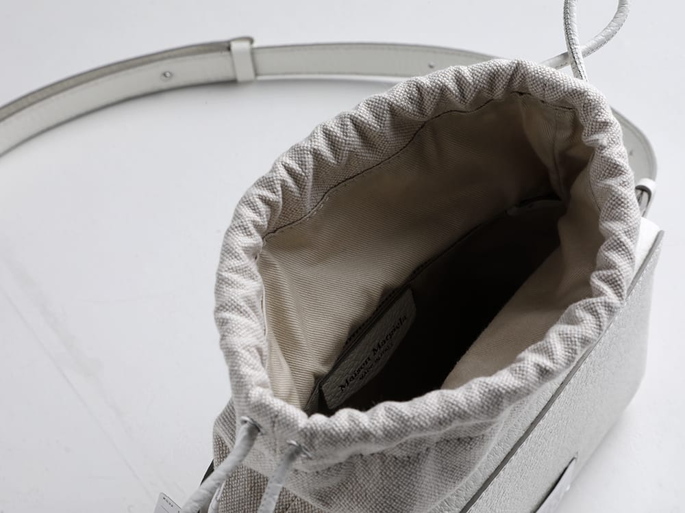 Maison Margiela 2023SS A Maison Margiela style compact bag with an 