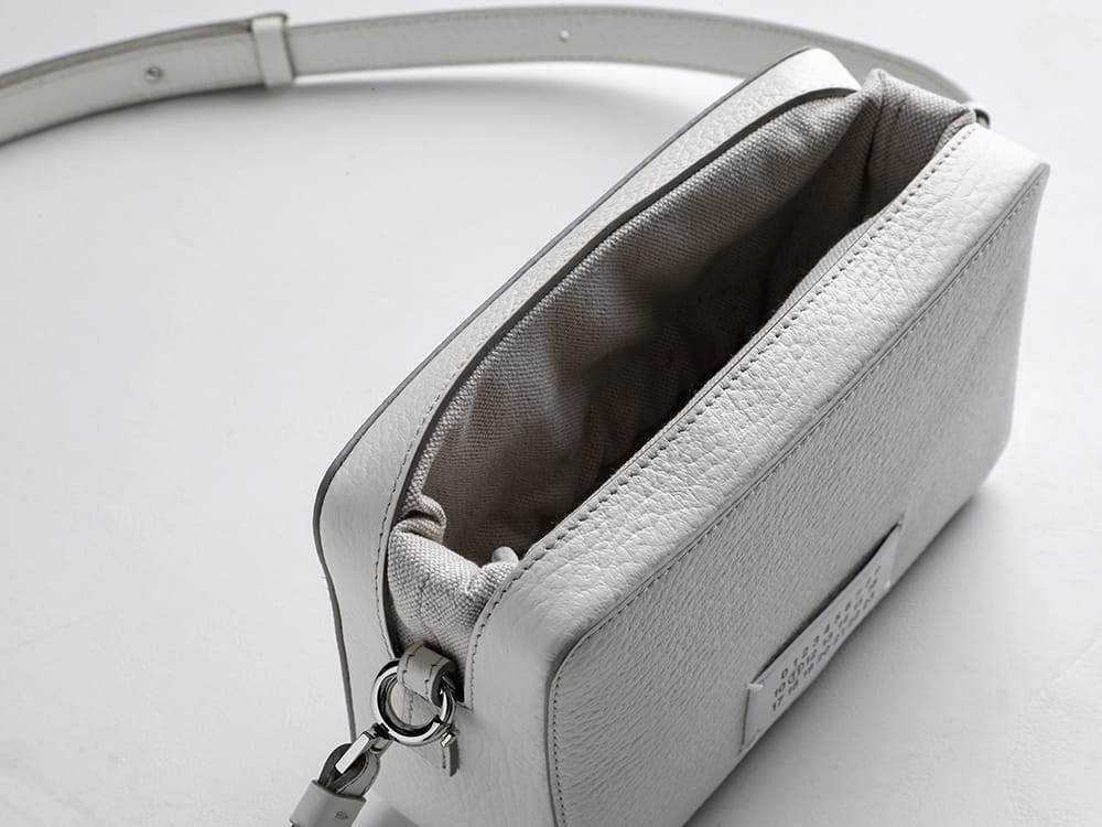 Maison Margiela 2023SS A Maison Margiela style compact bag with an 