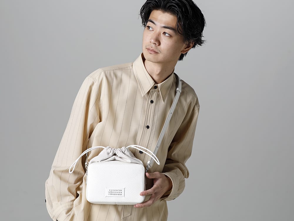 Maison Margiela 2023SS This versatile compact bag can be used in three patterns: shoulder, handbag and pouch! - SB1WG0018-White - 5AC Camera Bag Medium5AC Camera Bag Medium - IH-23SS-B021-MTS - Middle Length Shirt Beige Stripe 3-001