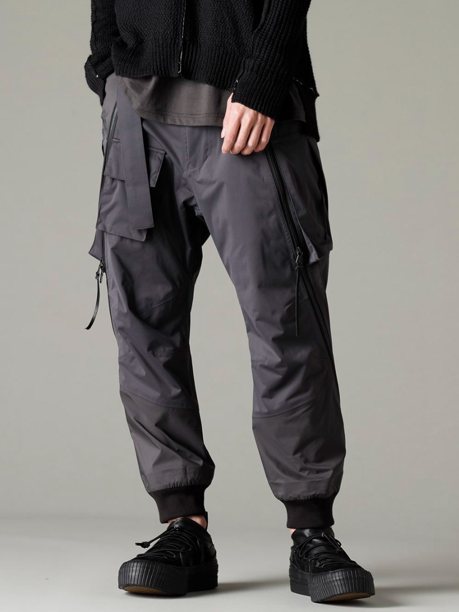 The Viridi-anne 23SS TVA's specialty active design items VI-3559-04-Dark-Gray Water repellent tactical pants dark gray VI-3555-09-Black Sneakers Black 3-001