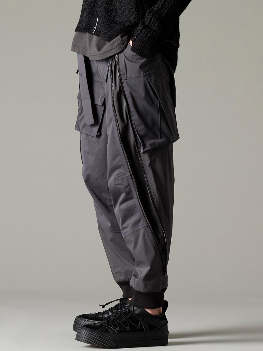 The Viridi-anne 23SS TVA's specialty active design items - VI-3559-04-Dark-Gray Water repellent tactical pants dark gray VI-3555-09-Black Sneakers Black 3-004