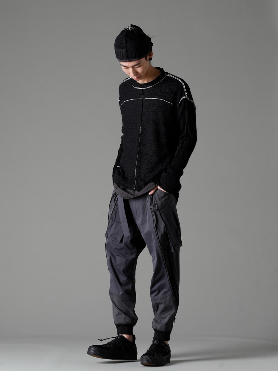 The Viridi-anne 23SS VI-3585-07-Black Hard Twisted Ramie Yarn Sweater, Black VI-3559-04-Dark-Gray Water repellent tactical pants dark gray VI-3559-04-Dark-Gray Water repellent tactical pants dark gray VI-3555-09-Black Sneakers Black  4-001