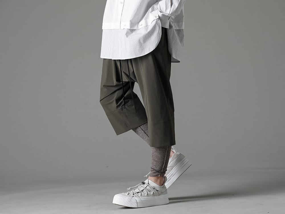 The Viridi-anne 2023SS 見出し3 VI-3564-04-Dark-olive - Water-Repellent Stretch Knee-Length Pants Dark Olive - VI-3617-09-Gray-Brown - Leg-Warmers Gray Brown - VI-3555-09-L.Gray - Sneakers L.Gray 3-001