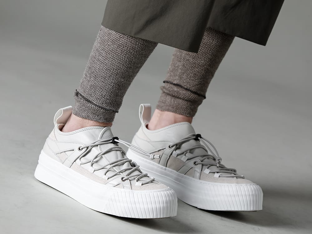 The Viridi-anne 2023SS 見出し3 - VI-3564-04-Dark-olive - Water-Repellent Stretch Knee-Length Pants Dark Olive - VI-3617-09-Gray-Brown - Leg-Warmers Gray Brown - VI-3555-09-L.Gray - Sneakers L.Gray 3-003