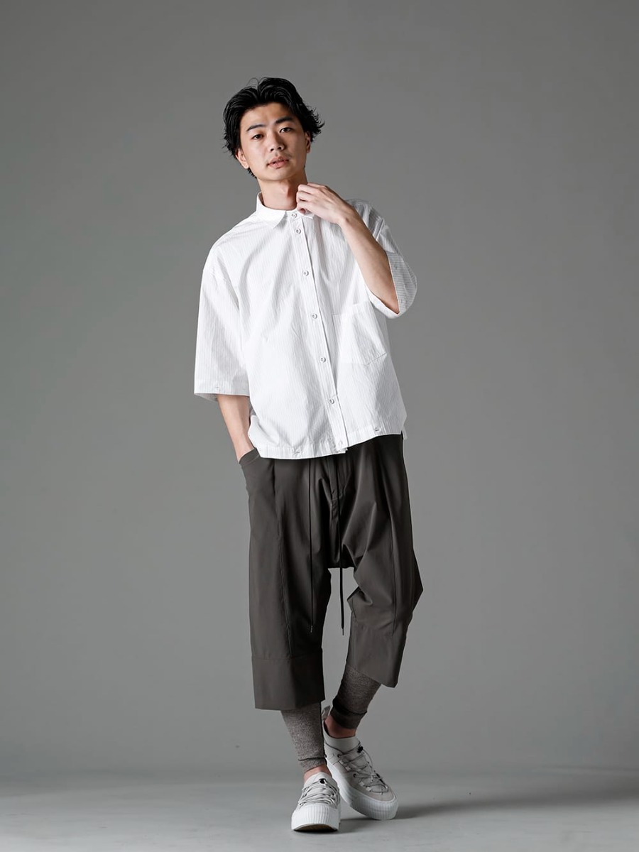 The Viridi-anne 2023SS 見出し3 - VI-3582-02 - Stripe Detachable Shirt - VI-3564-04-Dark-olive - Water-Repellent Stretch Knee-Length Pants Dark Olive - VI-3555-09-L.Gray - Sneakers L.Gray  4-001