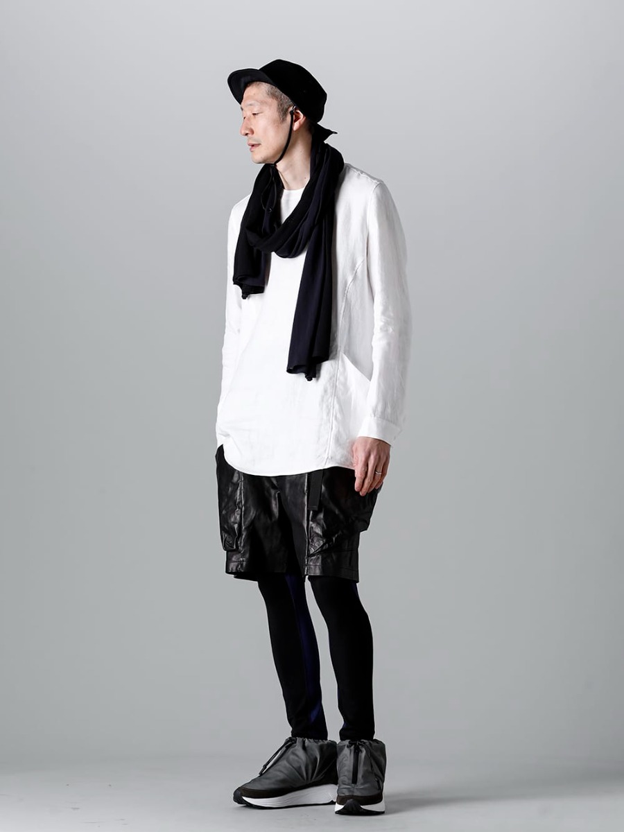 RIPVANWINKLE - リップヴァンウィンクル 2023SS スタイリング - RIPVANWINKLE ソリッドシャツL/S バイカラーレギンススタイル リネン素材をプルオーバータイプでリリースしたソリッドシャツL/S - RW-505-Euro White - ソリッドシャツ L/S ユーロ ホワイト - RW-522 - バイカラー ストール - RW-518-Black × Navy - バイカラー レギンス ブラック × ネイビー 1-001