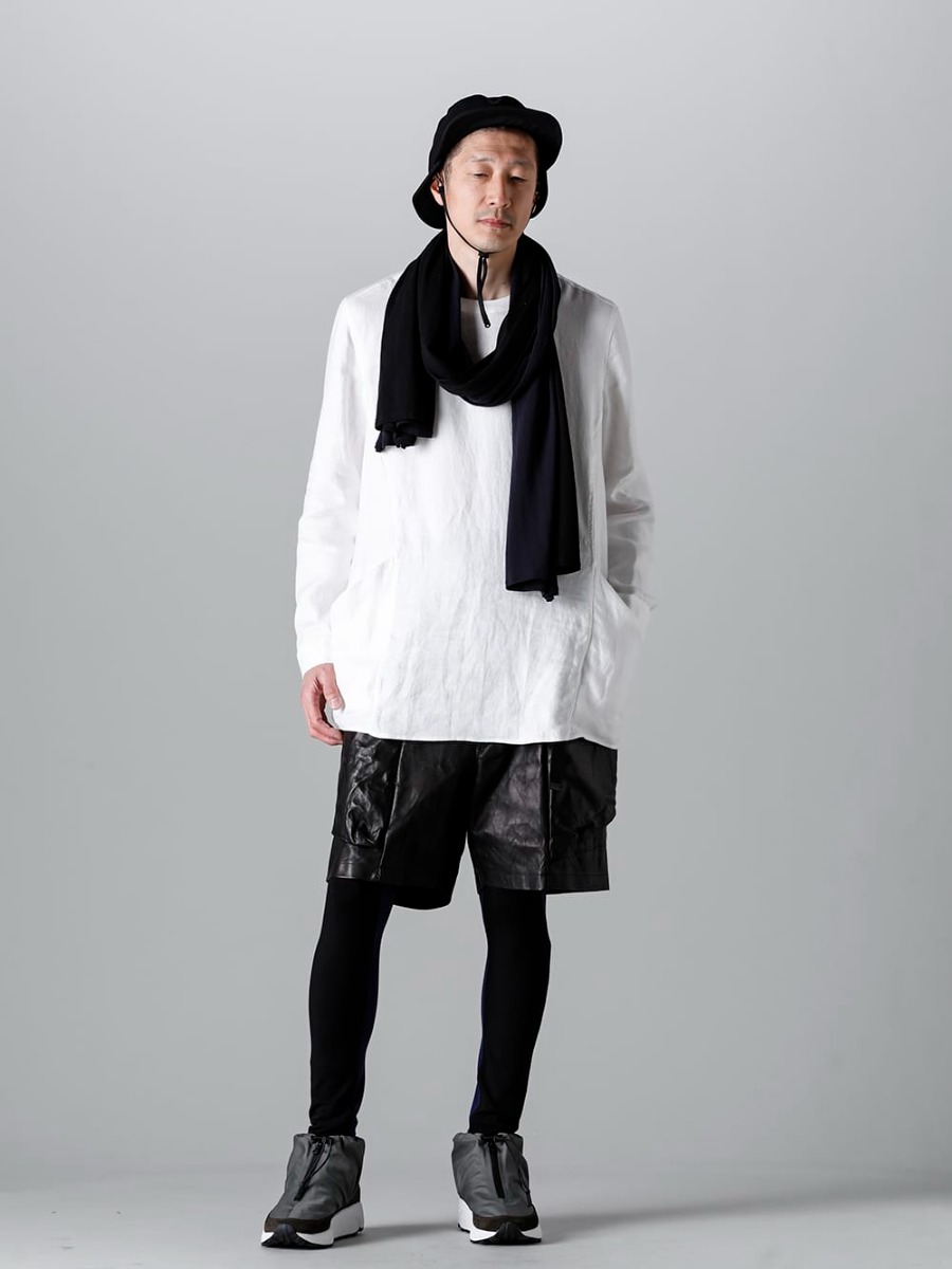 RIPVANWINKLE - リップヴァンウィンクル 2023SS タクティカル要素をショートパンツのデザインに落とし込んだレザークライミングショーツ - RW-505-Euro White - ソリッドシャツ L/S ユーロ ホワイト - RW-522 - バイカラー ストール - RW-518-Black × Navy - バイカラー レギンス ブラック × ネイビー  4-001