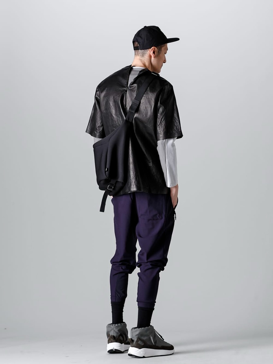 RIPVANWINKLE - リップヴァンウィンクル 2023SS スタイリング ソリッドレザーTをアウター風にカットソーにレイヤードした使い方にご注目 - RW-516 - ソリッド レザーT - RW-501-Sand Beige - トレイル L/S サンドベージュ - RW-511-Almandine - ライト サルエルジャージー アルマンダイン 1-003