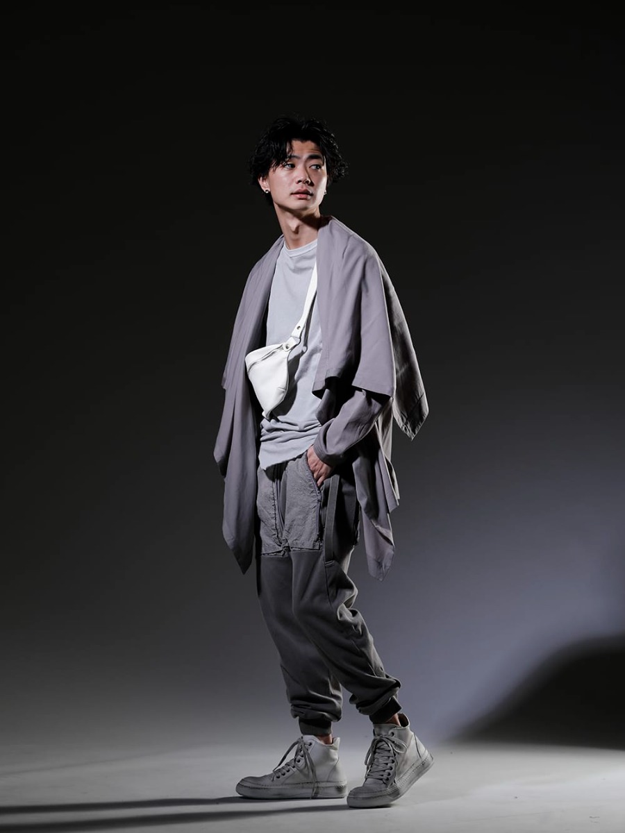 JULIUS / BORIS BIDJAN SABERI / masnada / GUIDI 2023SS Refreshing mode styling of the whole body with the gradation of a GRAY tone! - 819SHM1-gray(Rayon/Cotton Cloth Drape shirt Gray) TS-ONE-PIECE.1-RF-FKN00001(TS ONE PIECE.1 RF FKN00001) P18.1-F0409C(P18.1 F0409C) M25S03-Ice(LEATHER SNEAKERS ICE) BV06-CO00T(Small Crossy Body bag Soft Horse Full Grain Leather CO00T) - 1-002