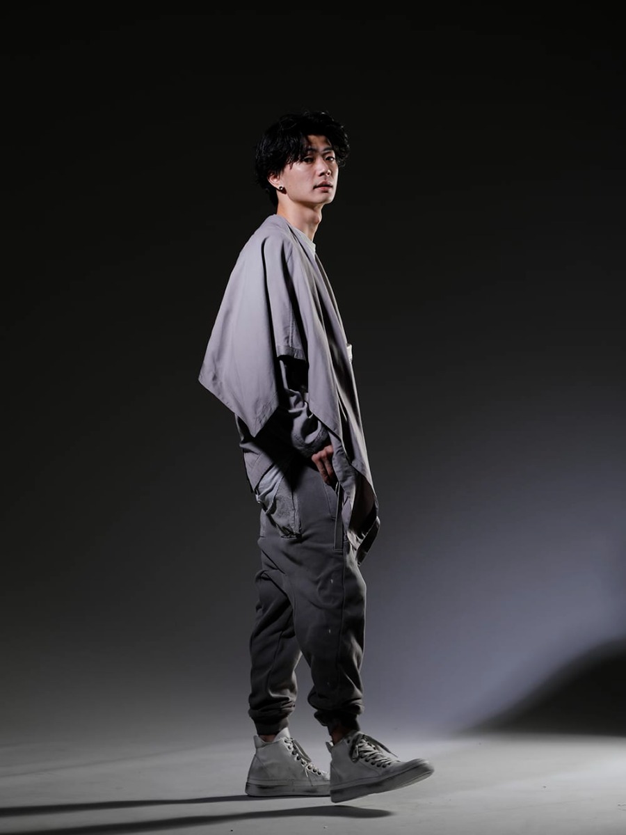 JULIUS / BORIS BIDJAN SABERI / masnada / GUIDI 2023SS Refreshing mode styling of the whole body with the gradation of a GRAY tone! - 819SHM1-gray(Rayon/Cotton Cloth Drape shirt Gray) TS-ONE-PIECE.1-RF-FKN00001(TS ONE PIECE.1 RF FKN00001) P18.1-F0409C(P18.1 F0409C) M25S03-Ice(LEATHER SNEAKERS ICE) BV06-CO00T(Small Crossy Body bag Soft Horse Full Grain Leather CO00T) - 1-003