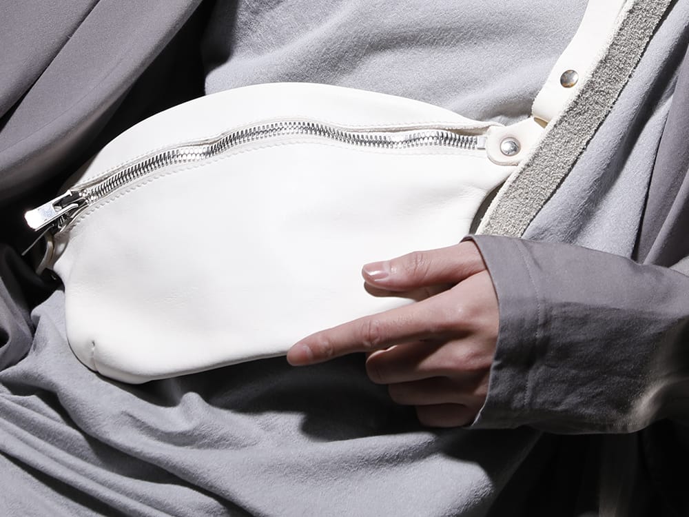 グイディ 2023SS JULIUS shirt cardigan draped and layered to charm! - BV06-CO00T(Small Crossy Body bag Soft Horse Full Grain Leather CO00T) - 2-011