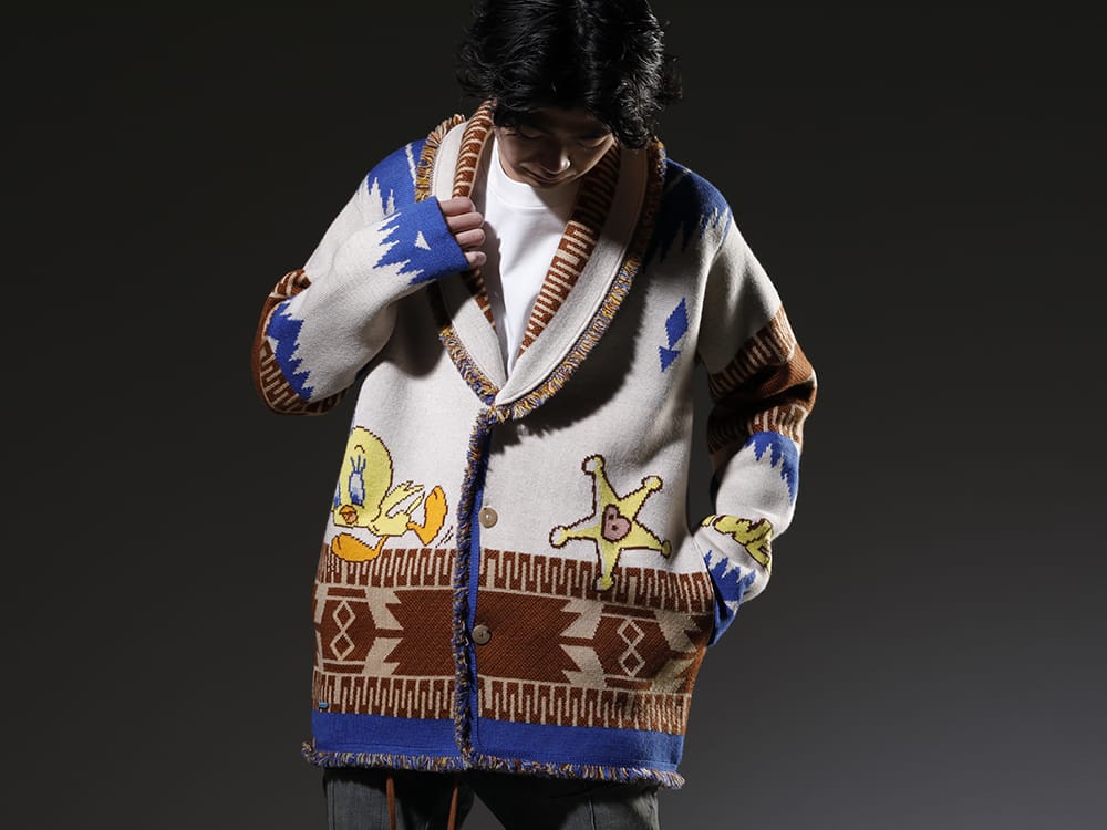 ALANUI / PHENOMENON 2023SS A popular, well-crafted cardigan from a brand that has been carefully selected. - LMHS23-048(LOONEY TUNES × ALANUI Tweety Cowboy Icon Cardigan) MHTCAJP01(P+M Logo Long Sleeve Tee) - 2-001