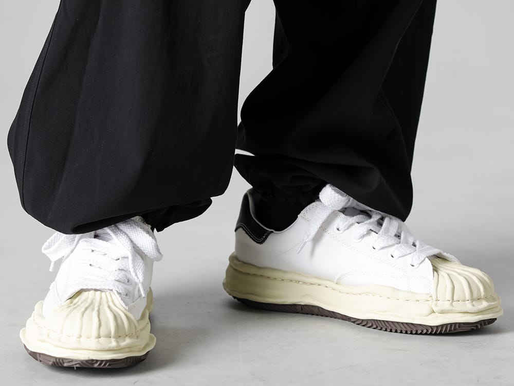 Maison MIHARAYASUHIRO - メゾンミハラヤスヒロ 2023SS 見出し3 - A10PT064 - ミックスド シャツ イージー トラウザース - A09FW732-White - ブレイキー- オリジナルソール キャンバス ロートップ スニーカー ヴィンテージ ライク ソール ホワイト 3-003