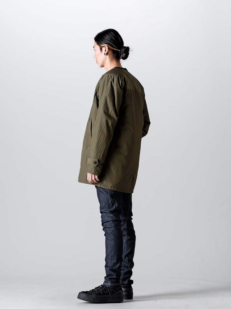 The Viridi-anne - ザ ヴィリジアン 2023SS スタイリング アノラックシャツコートにランタンのベストをインナー使いした春先のレイヤードスタイル1 - RB-435-D.Khaki - アノラック シャツコート ダークカーキ - VI-3575-04-indigo - デニム スリム パンツ　インディゴ - VI-3555-09-Black - スニーカー ブラック 1-002