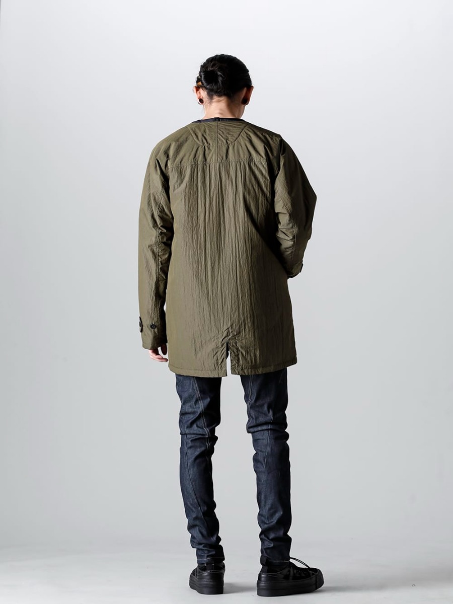 The Viridi-anne - ザ ヴィリジアン 2023SS スタイリング アノラックシャツコートにランタンのベストをインナー使いした春先のレイヤードスタイル - RB-435-D.Khaki - アノラック シャツコート ダークカーキ - VI-3575-04-indigo - デニム スリム パンツ　インディゴ - VI-3555-09-Black - スニーカー ブラック 1-003