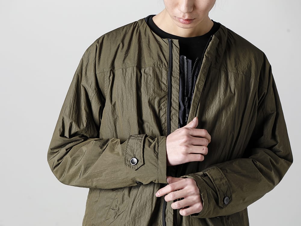 RIPVANWINKLE - リップヴァンウインクル 2023SS ヒーティングシステムなしでも使用可能なランタンのベストに注目  - 画像の詳細(スタイリング全体の詳細) RB-435-D.Khaki - アノラック シャツコート ダークカーキ -  2-001