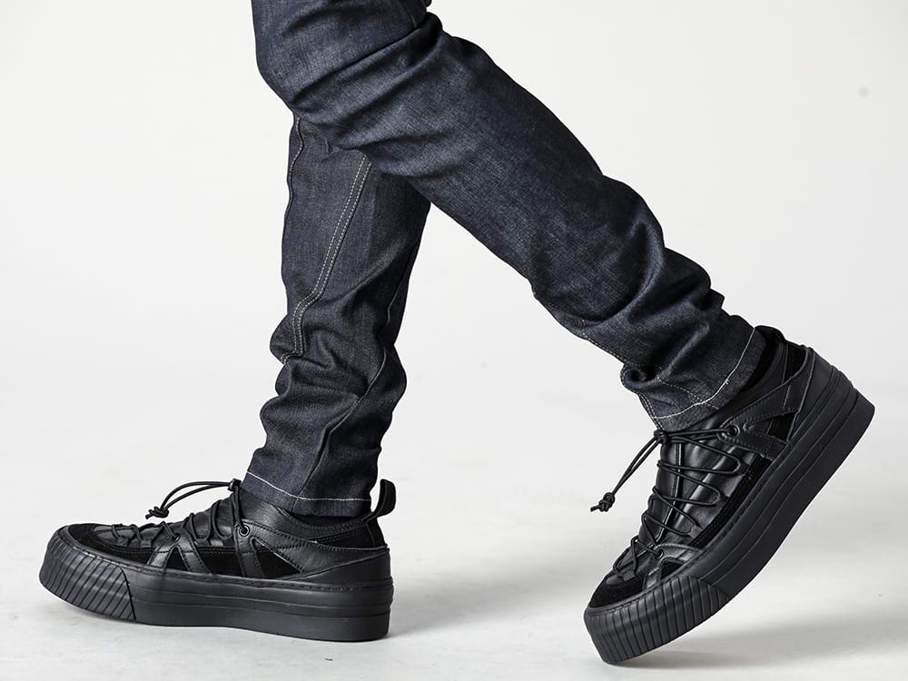 The Viridi-anne - ザ ヴィリジアン 2023SS 立体裁断が際立つデニムスリムパンツ - VI-3575-04-indigo - デニム スリム パンツ　インディゴ - VI-3555-09-Black - スニーカー ブラック  3-005