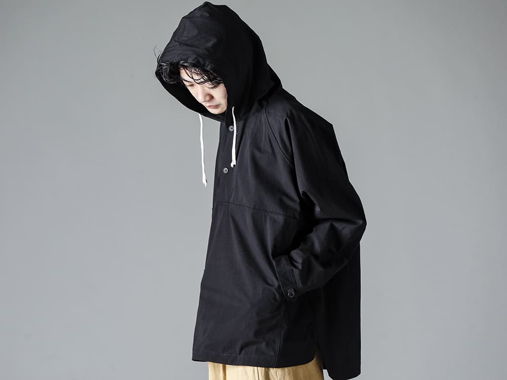O PROJECT 23SS(Spring-Summer) Pullover jacket with light water repellent functionality for sudden rainy spring weather - Image details (overall styling details) O15JKT2-BLACK Hoodie Pullover Jacket Black Water-Repellent Dens Croc 2-004