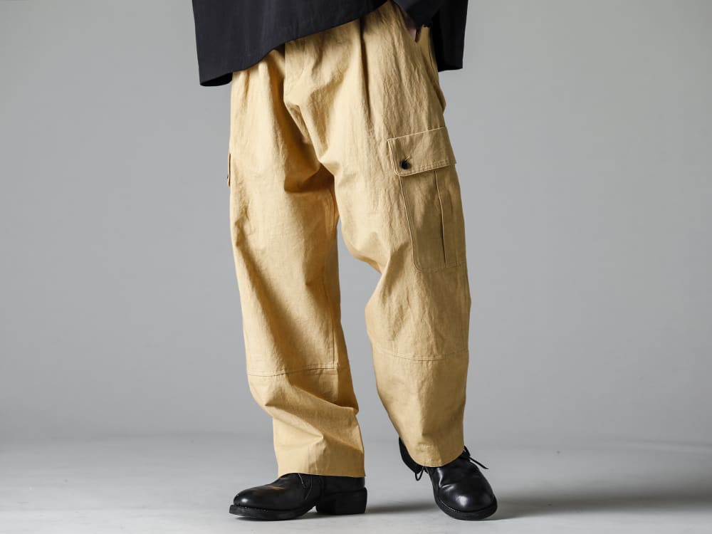 O PROJECT 23SS (Spring-Summer) Image Detail (Overall Styling Details) Mustard-colored cargo pants with a strong military pant look O15TR3-MUSTARD Cargo Trousers Mustard Fine Canvas Classic Derby Shoes Lace-up Double Sole - Horse Full Grain - 792Z 3-001