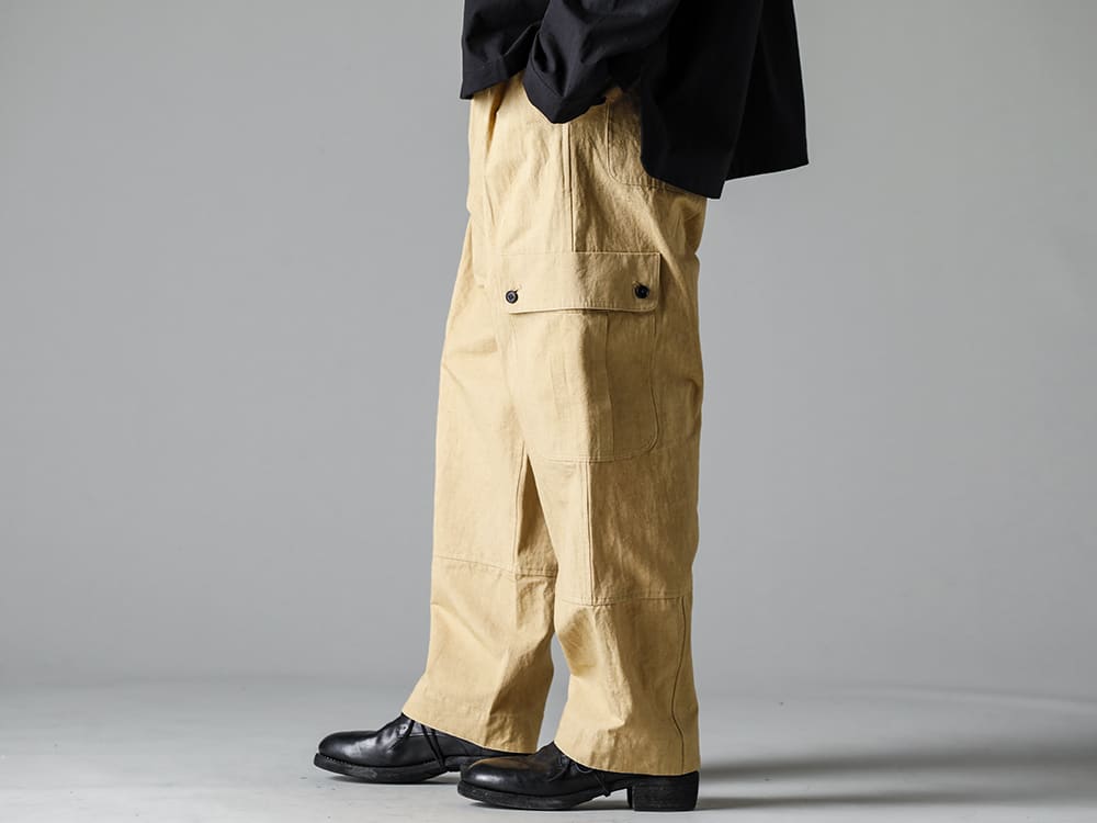 O PROJECT 23SS (Spring-Summer) Image Detail (Overall Styling Details) Mustard-colored cargo pants with a strong military pant look O15TR3-MUSTARD Cargo Trousers Mustard Fine Canvas Classic Derby Shoes Lace-up Double Sole - Horse Full Grain - 792Z 3-002