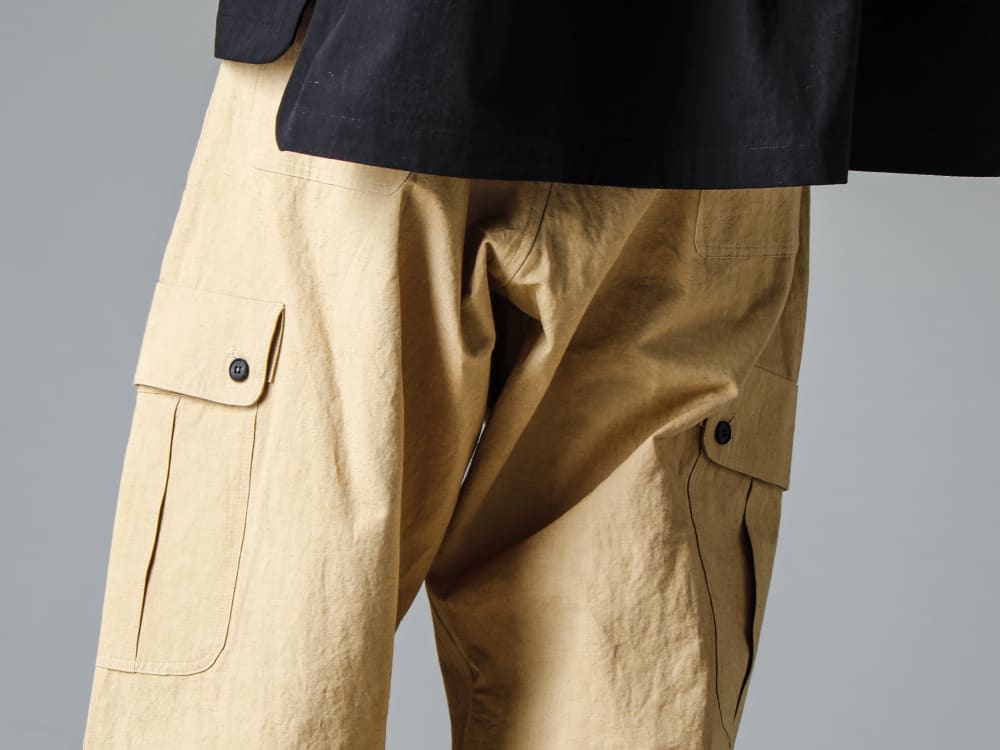 O PROJECT 23SS (Spring-Summer) Image Detail (Overall Styling Details) Mustard-colored cargo pants with a strong military pant look O15TR3-MUSTARD Cargo Trousers Mustard Fine Canvas Classic Derby Shoes Lace-up Double Sole - Horse Full Grain - 792Z 3-004