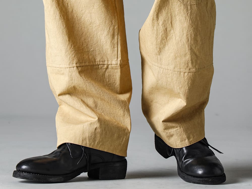 O PROJECT 23SS (Spring-Summer) Image Detail (Overall Styling Details) Mustard-colored cargo pants with a strong military pant look O15TR3-MUSTARD Cargo Trousers Mustard Fine Canvas Classic Derby Shoes Lace-up Double Sole - Horse Full Grain - 792Z 3-005