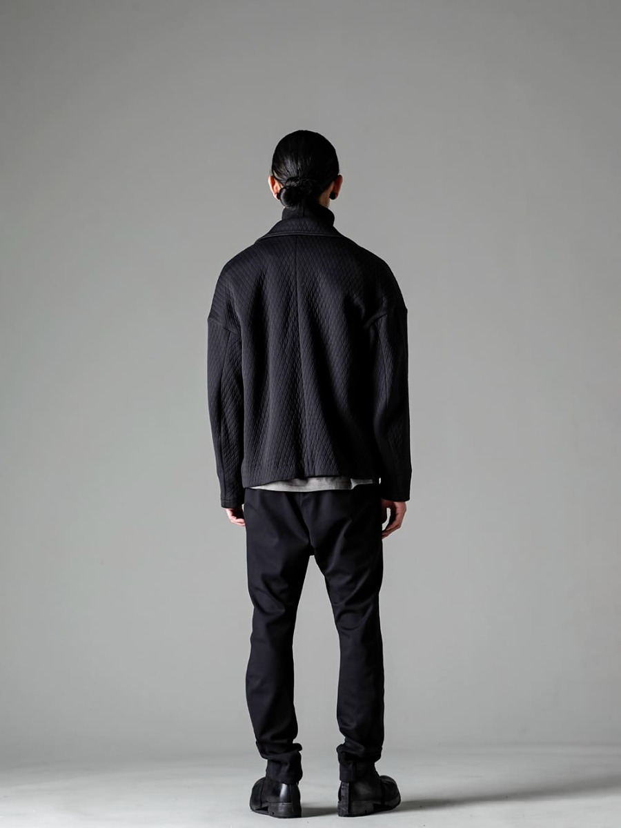 DEVOA(デヴォア) 23SS(春夏) スタイリング レイヤードしても動きやすい初春のレイヤードスタイル - JKK-DKAJ ジャケット キルトコットン / ポリエステル CSC-VPXH ハイネック トラックジャケット ストレッチ ヴィスコース CSC-SSL3-Mud-Gray ロングスリーブ コットンストレッチジャージー マッドグレー PTI-VPES スリムパンツ ストレッチビスコース BOOT4-LEATHER ブーツ4 レザー   1-003