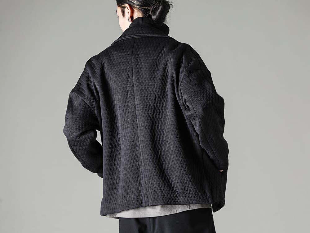 DEVOA(デヴォア) 23SS(春夏) 見た目と着心地に影響する問題点に対して計算された完成度の高さ  - JKK-DKAJ ジャケット キルトコットン / ポリエステル CSC-VPXH ハイネック トラックジャケット ストレッチ ヴィスコース CSC-SSL3-Mud-Gray ロングスリーブ コットンストレッチジャージー マッドグレー 2-004