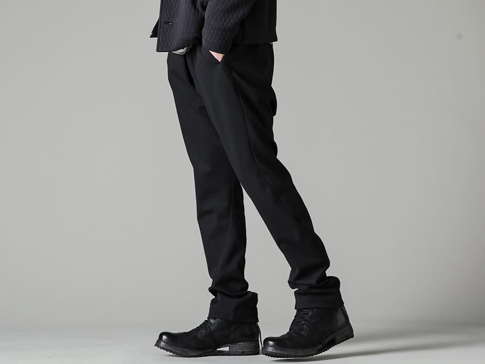 DEVOA(デヴォア) 23SS(春夏) スリムな見た目に少しのルーズさをプラスしたシルエット -  PTI-VPES スリムパンツ ストレッチビスコース BOOT4-LEATHER ブーツ4 レザー   3-002