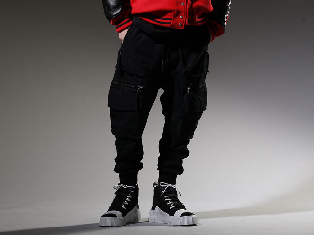 D.HYGEN / BORIS BIDJAN SABERI 2022-23AW A pair of sweatpants for a military look. - ST107-0723S-Black(Untwisted Fleece-Lined Drop Crotch Cargo Wide Jog Pants Black) 202-BAMBA1.1(BAMBA1.1 BLACK Y LIGHT GREY - WHITE SOLE) - 3-001