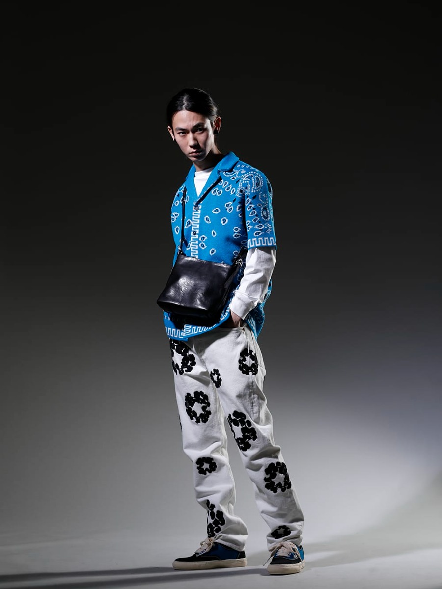 ALANUI / PHENOMENON / DENIM TEARS / General Scale Maison MIHARAYASUHIRO / cornelian taurus 2023SS Casual style with blue as the main color -  LMHS23-022(Bandana Piquet Shirt Blue Swim Multi) ILLCS22A-012(Original Logo Long Sleeve Tee) DT-S22-0000-012(COTTON WREATH Chainstitch Jean White - 501-500-30) A06FW503-Blue(Past Sole Low Cut Sneaker Blue) co22fwpss030(Parallel Shoulder S H.Cow) - 1-004