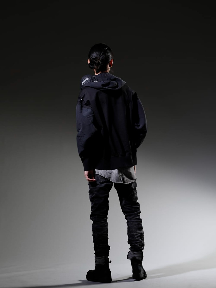ユリウス / ボリス ビジャン サベリ 2023SS スウェット生地をメインに、袖とフード部分をコットンナイロン素材に切り替えたジップフーディー -  807CUM3-Black(コットンスウェット ダメージコンビフーディー ブラック) TS-ONE-PIECE.1-RF-FKN00001-FADED-WEHR-GRUN(TS ワンピース.1-RF-FKN00001 FADED WEHR GRÜN) P13-TF-F1603K-BLACK-DENIM(P13. TF F1603K BLACK DENIM) BOOT4-LEATHER(ブーツ4 レザー) - 1-004