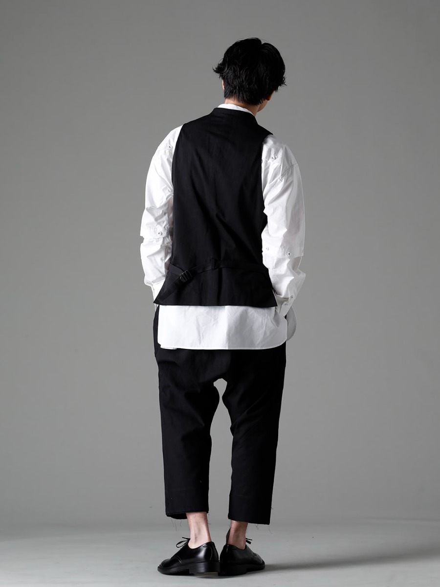 The Viridi-anne(ザ ヴィリジアン) 23SS(春夏) スタイリング クラシックテイストを軸にしたモノトーンのスタイリング - VI-3567-06-Black フラグメント ベスト ブラック VI-3581-02 デタッチャブル シャツ VI-3568-04-Black フラグメント ドロップクロッチ トラウザー ブラックIH-22SS-S001-RCレザーシューズ  1-004