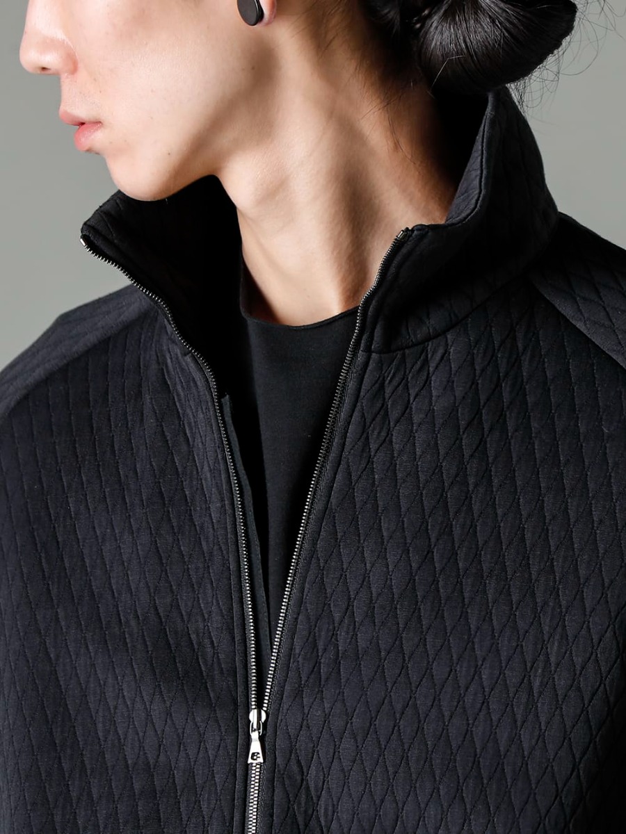 DEVOA 23SS Simple design directly utilizes the expression of the material.  - JKI-DKSW ドリズラージャケット キルトコットン / ポリエステル CSC-SSB3-Black プリントロングスリーブ コットンストレッチジャージー ブラック 2-004