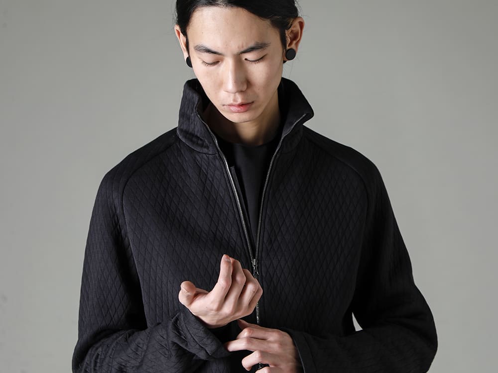 DEVOA 23SS Simple design directly utilizes the expression of the material.  - JKI-DKSW ドリズラージャケット キルトコットン / ポリエステル CSC-SSB3-Black プリントロングスリーブ コットンストレッチジャージー ブラック 2-005