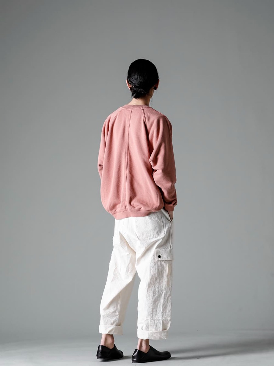 O PROJECT 23SS Relaxation is the theme of this sweatshirt style. - O15SW1-OLD-PINK CREW NECK SWEAT OLD PINK O15TR3-KINARI CARGO TROUSERS KINARI Fine Canvas 81111-5PO04 JAN JAN VAN ESSCHE X PETROSOLAUM Babouche 1-003