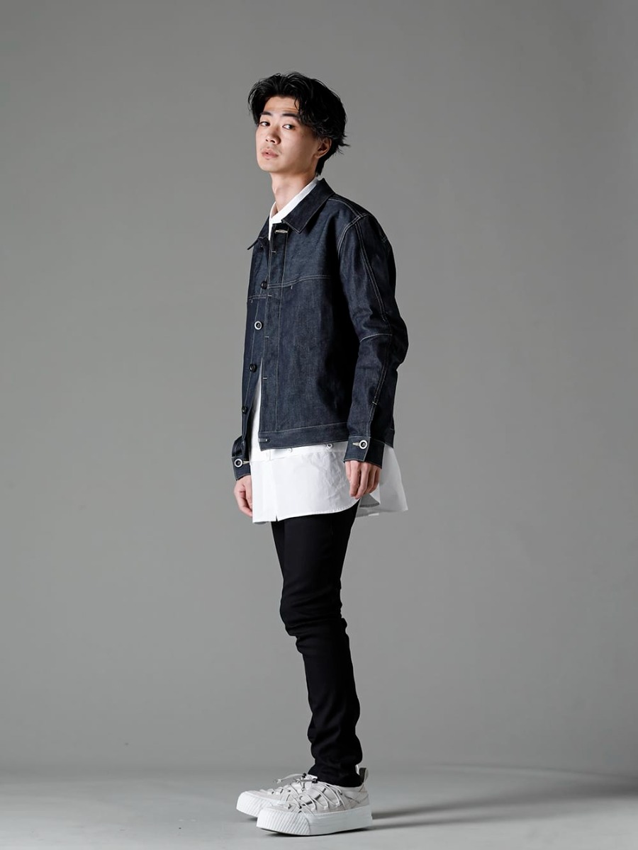 The Viridi-anne - ザ ヴィリジアン 2023SS スタイリング 春らしいリラックス感のある着こなし - VI-3574-06-Indigo - デニムジャケット インディゴ - VI-3581-02 - デタッチャブル シャツ - VI-3575-04-Black - デニム スリム パンツ ブラック 1-002