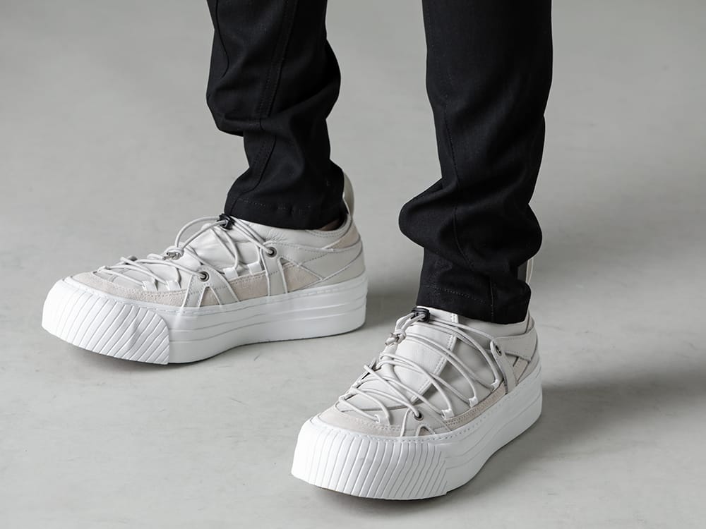 The Viridi-anne - ザ ヴィリジアン 2023SS カジュアルライクなIndigoカラー  - VI-3555-09-L.Gray - スニーカー L.グレー - デニム スリム パンツ ブラック 2-009