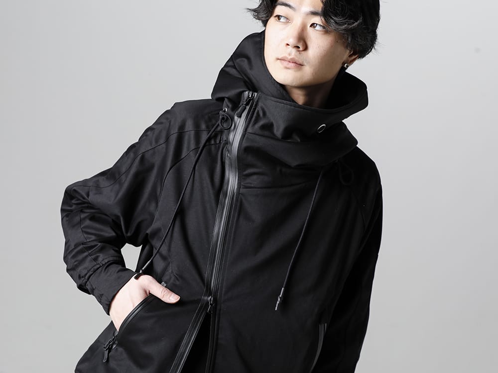 RIPVANWINKLE 23SS Watertight fasteners that are an accent to the smooth material in an original finish.  - RW-513-Line Rap Hoodie 2-002