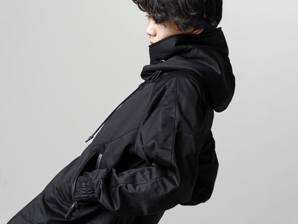 RIPVANWINKLE 23SS Watertight fasteners that are an accent to the smooth material in an original finish.  - RW-513-Line Rap Hoodie 2-003