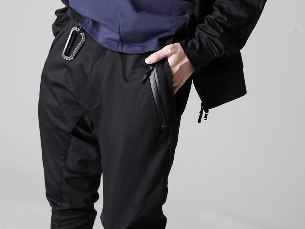 RIPVANWINKLE 23SS ew pants with an attractive silhouette with a gap between the sarouel-like waist and pant hems - RW-510-Line Tornado Pans - RW-525-Tactical Carabiner - RW-500-Dolman L/S Navy × Black 3-002